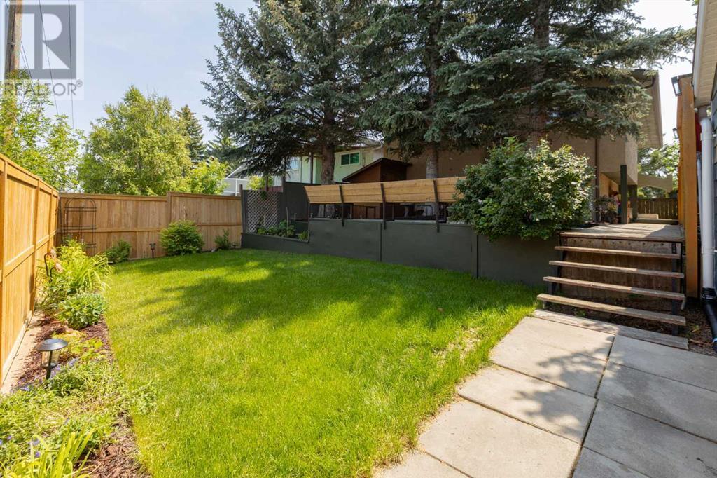 Single Family House Bi-level for Sale in  Sandstone Place NW Sandstone Valley Calgary 