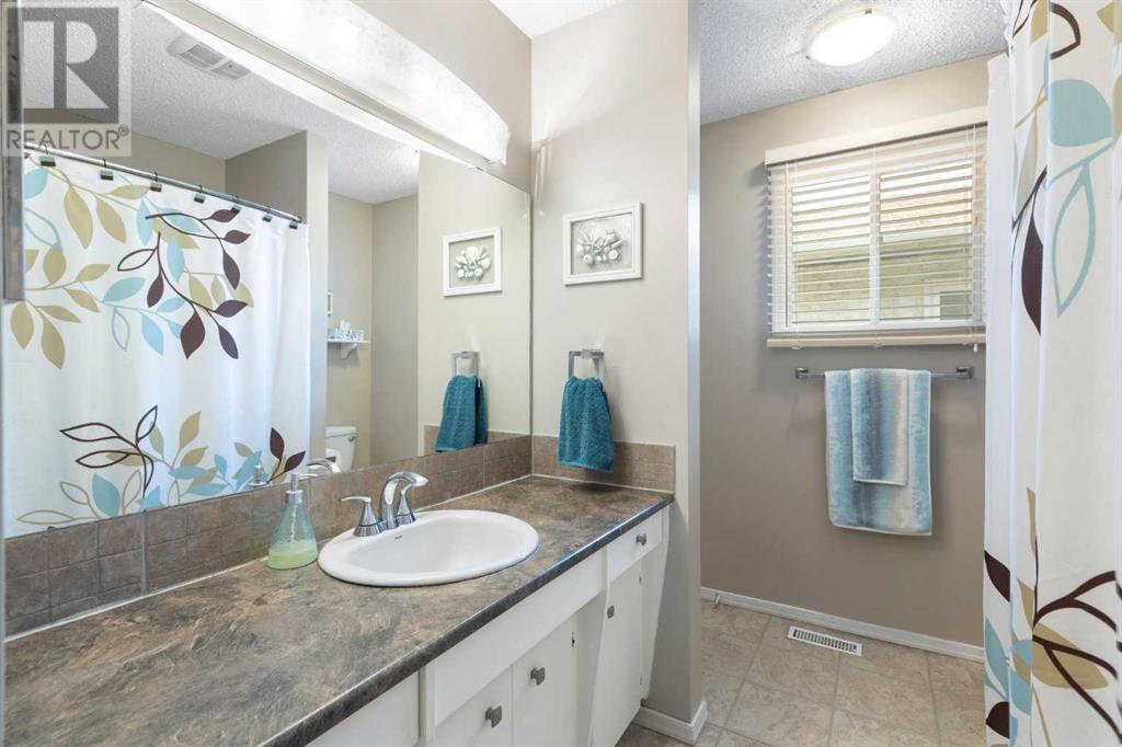 Single Family House Bi-level for Sale in  Sandstone Place NW Sandstone Valley Calgary 
