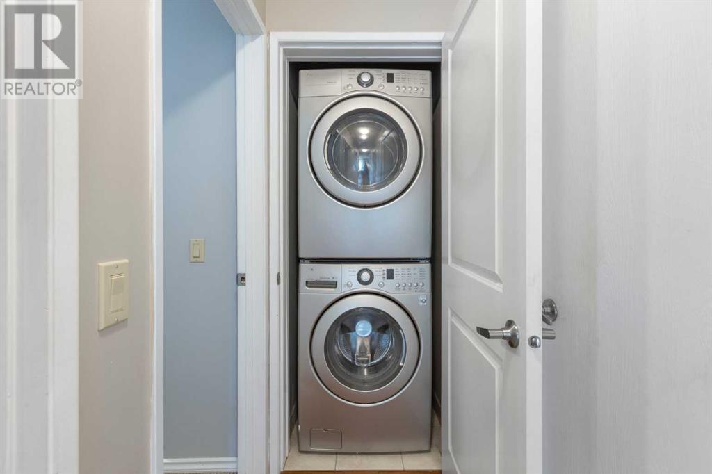 Single Family House Bi-level for Sale in  Sandstone Place NW Sandstone Valley Calgary 