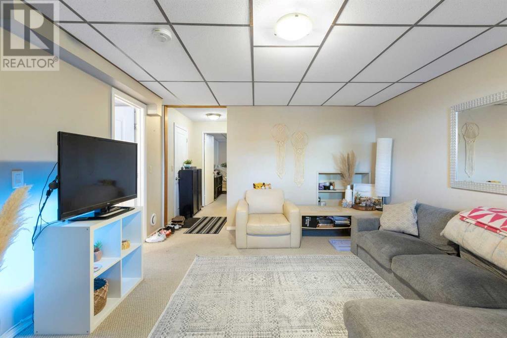 Single Family House Bi-level for Sale in  Sandstone Place NW Sandstone Valley Calgary 