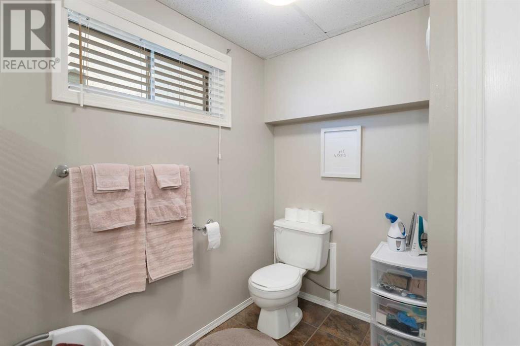 Single Family House Bi-level for Sale in  Sandstone Place NW Sandstone Valley Calgary 