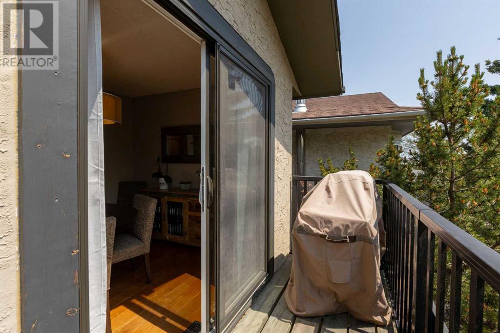 Single Family House Bi-level for Sale in  Sandstone Place NW Sandstone Valley Calgary 
