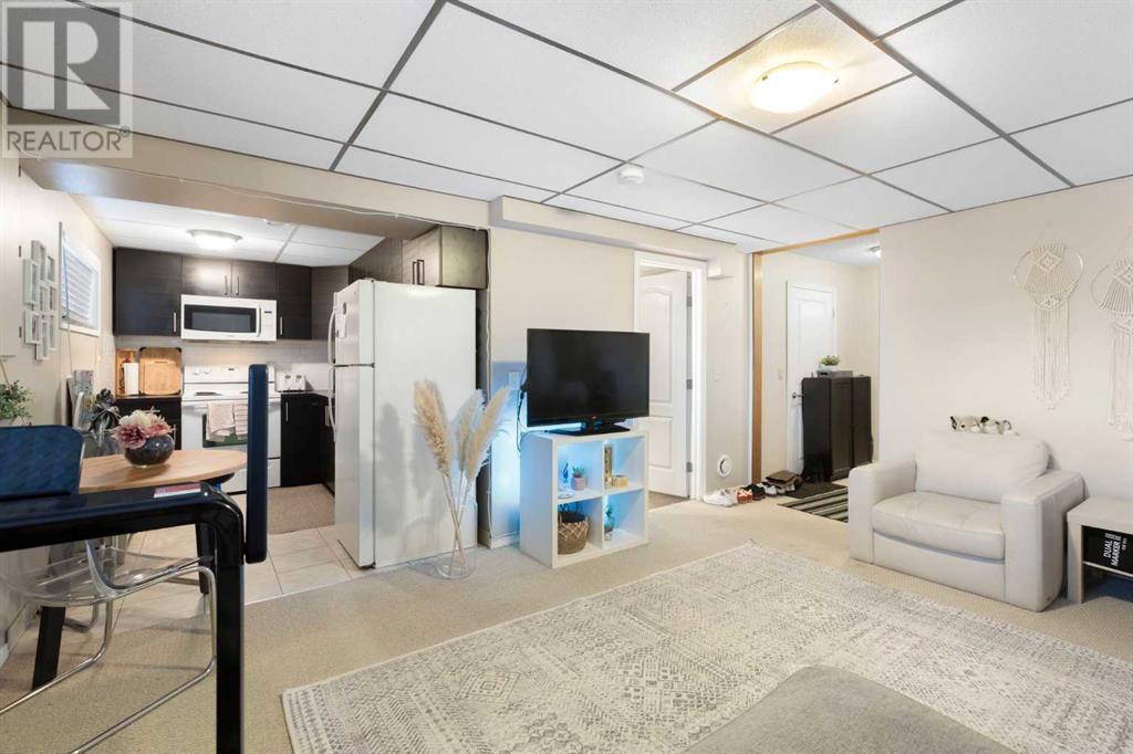 Single Family House Bi-level for Sale in  Sandstone Place NW Sandstone Valley Calgary 