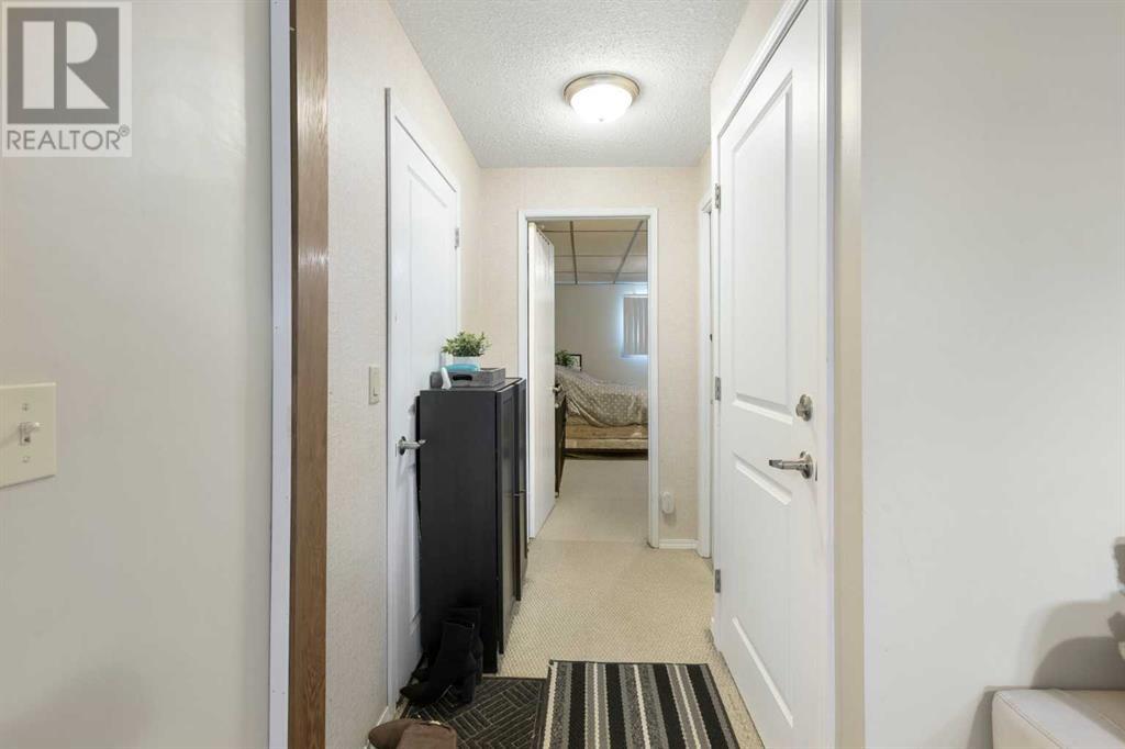 Single Family House Bi-level for Sale in  Sandstone Place NW Sandstone Valley Calgary 
