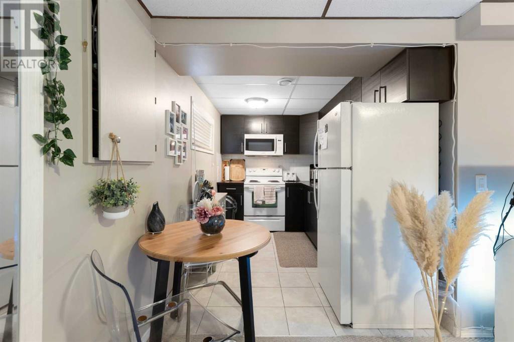 Single Family House Bi-level for Sale in  Sandstone Place NW Sandstone Valley Calgary 