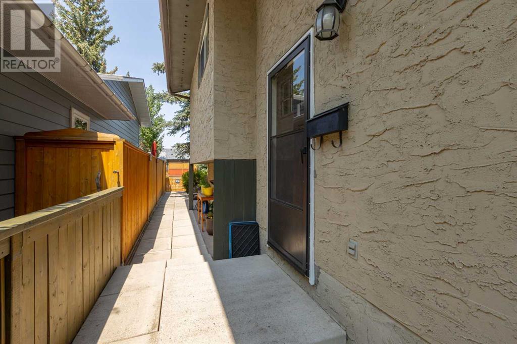 Single Family House Bi-level for Sale in  Sandstone Place NW Sandstone Valley Calgary 