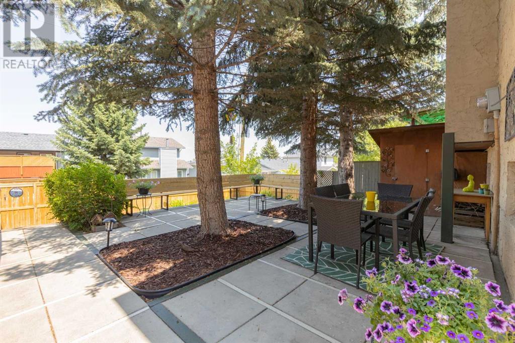 Single Family House Bi-level for Sale in  Sandstone Place NW Sandstone Valley Calgary 