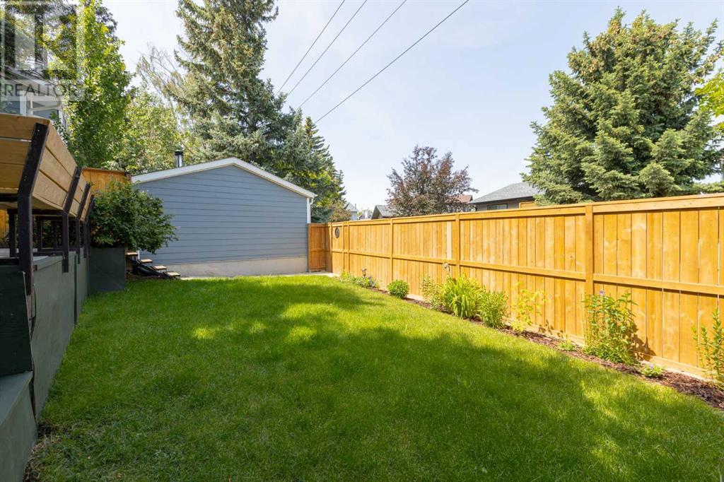 Single Family House Bi-level for Sale in  Sandstone Place NW Sandstone Valley Calgary 
