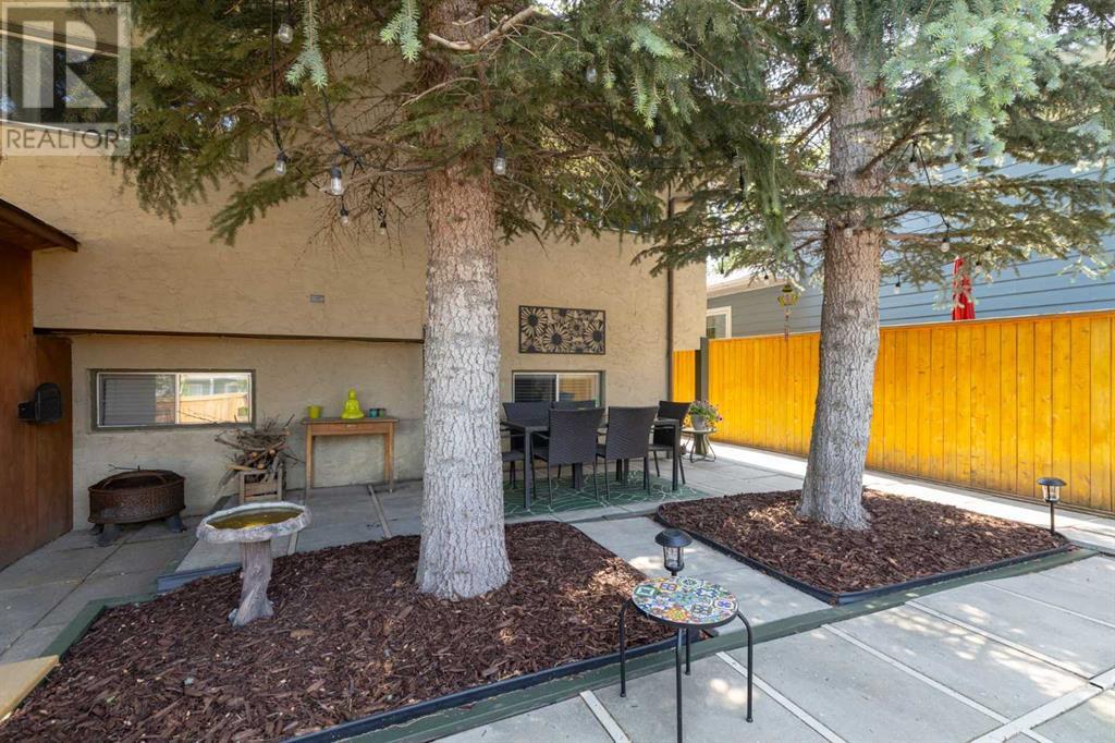 Single Family House Bi-level for Sale in  Sandstone Place NW Sandstone Valley Calgary 