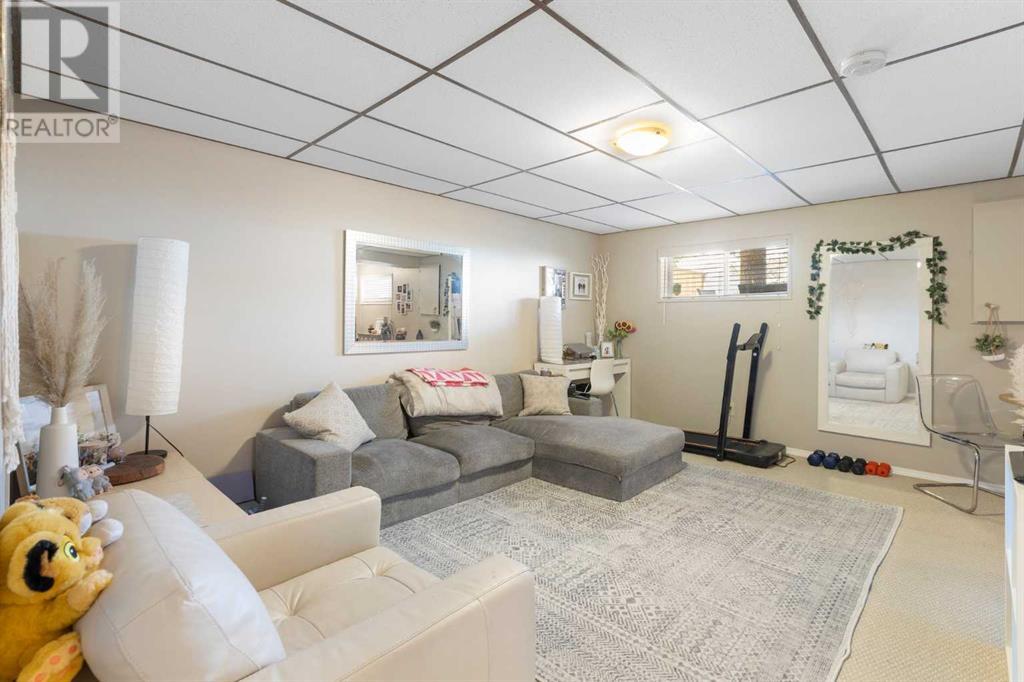 Single Family House Bi-level for Sale in  Sandstone Place NW Sandstone Valley Calgary 