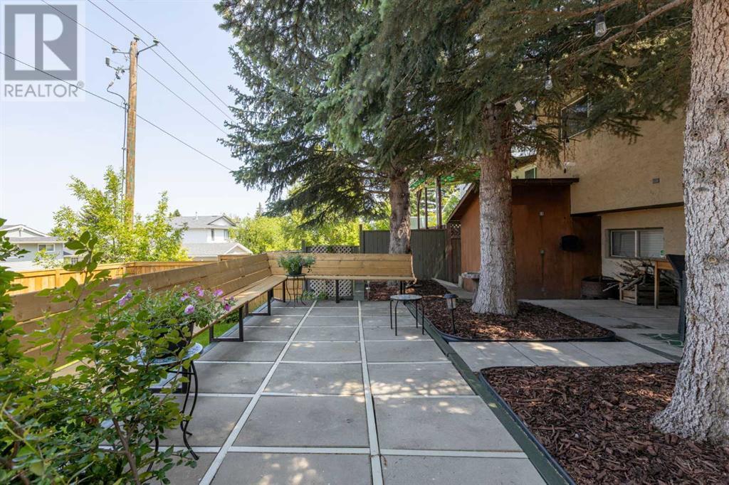 Single Family House Bi-level for Sale in  Sandstone Place NW Sandstone Valley Calgary 