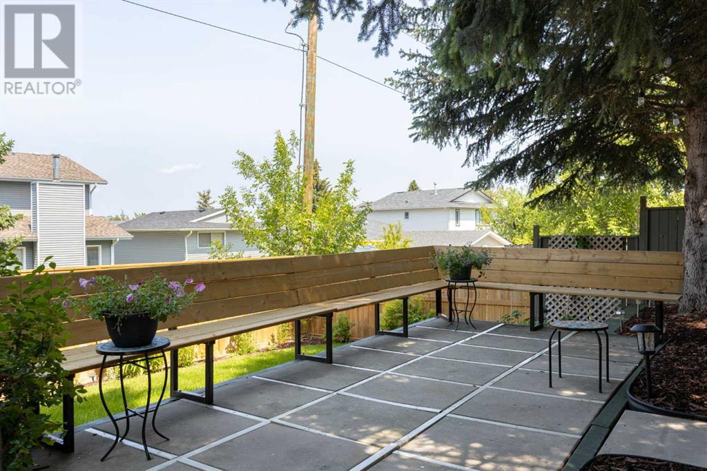 Single Family House Bi-level for Sale in  Sandstone Place NW Sandstone Valley Calgary 