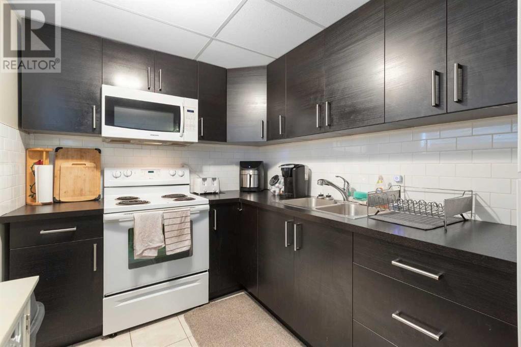 Single Family House Bi-level for Sale in  Sandstone Place NW Sandstone Valley Calgary 