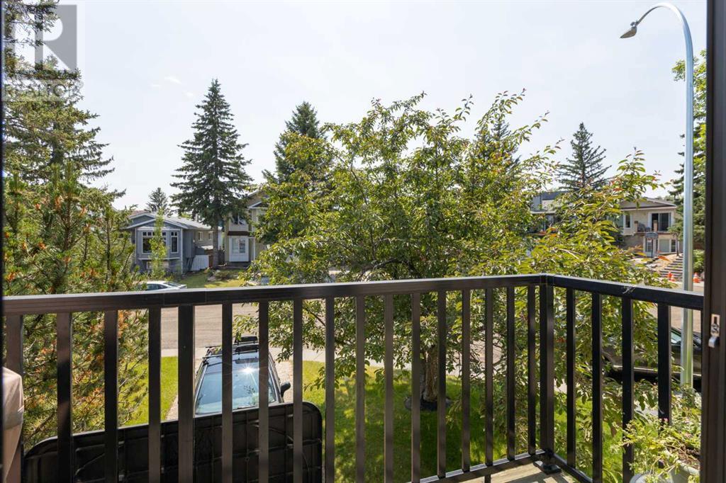 Single Family House Bi-level for Sale in  Sandstone Place NW Sandstone Valley Calgary 
