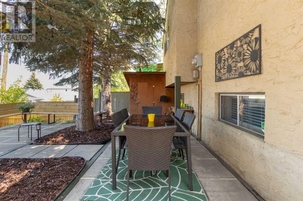 Single Family House Bi-level for Sale in  Sandstone Place NW Sandstone Valley Calgary 