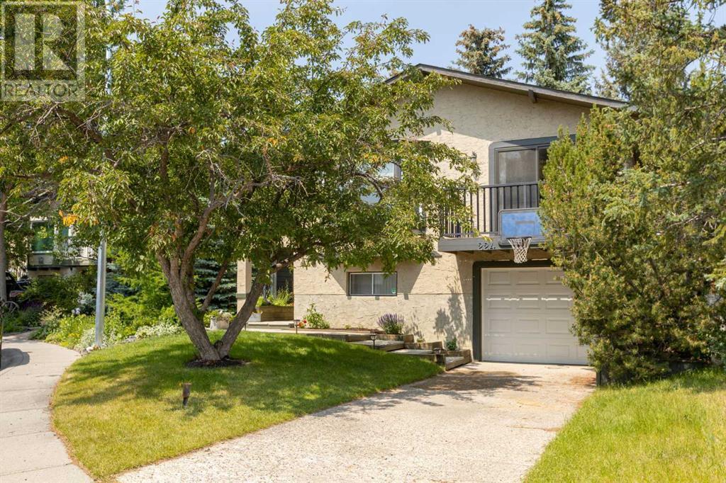Single Family House Bi-level for Sale in  Sandstone Place NW Sandstone Valley Calgary 