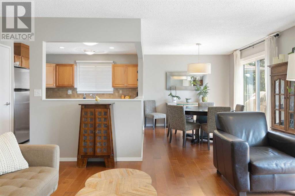 Single Family House Bi-level for Sale in  Sandstone Place NW Sandstone Valley Calgary 