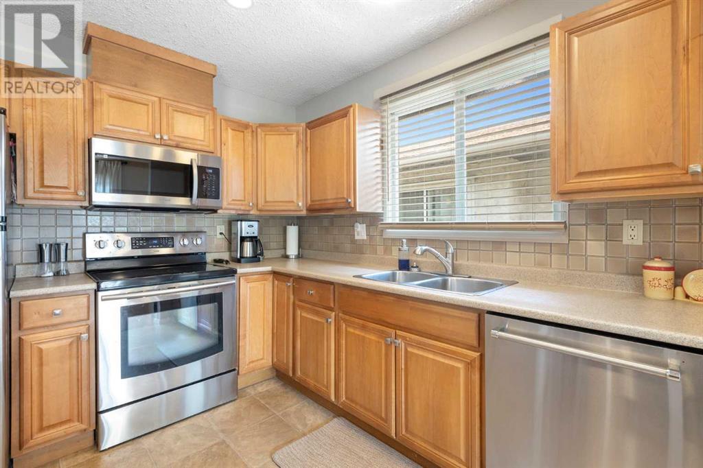 Single Family House Bi-level for Sale in  Sandstone Place NW Sandstone Valley Calgary 