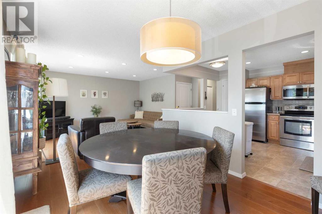 Single Family House Bi-level for Sale in  Sandstone Place NW Sandstone Valley Calgary 
