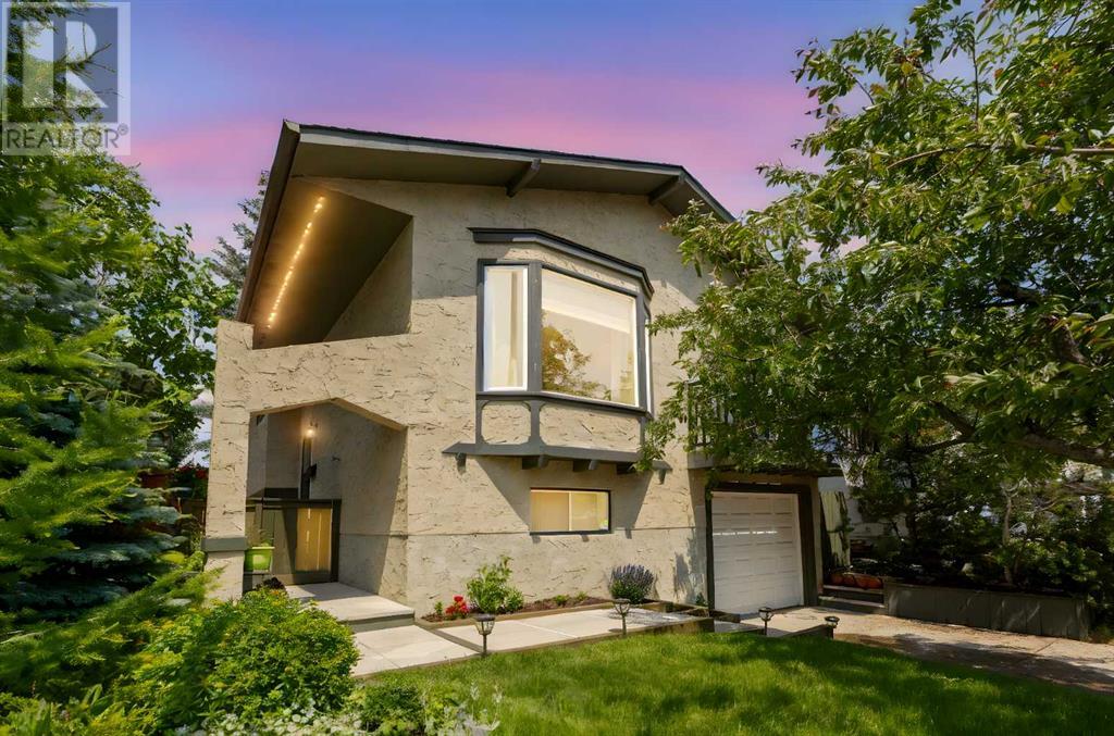 Single Family House Bi-level for Sale in  Sandstone Place NW Sandstone Valley Calgary 