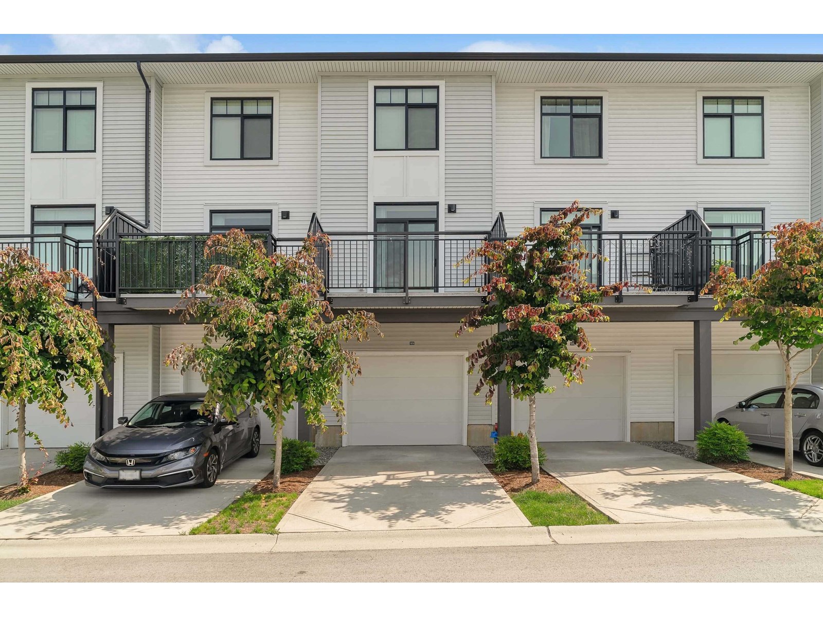 Photo 2 of 99 15235 Sitka Drive, Surrey BC