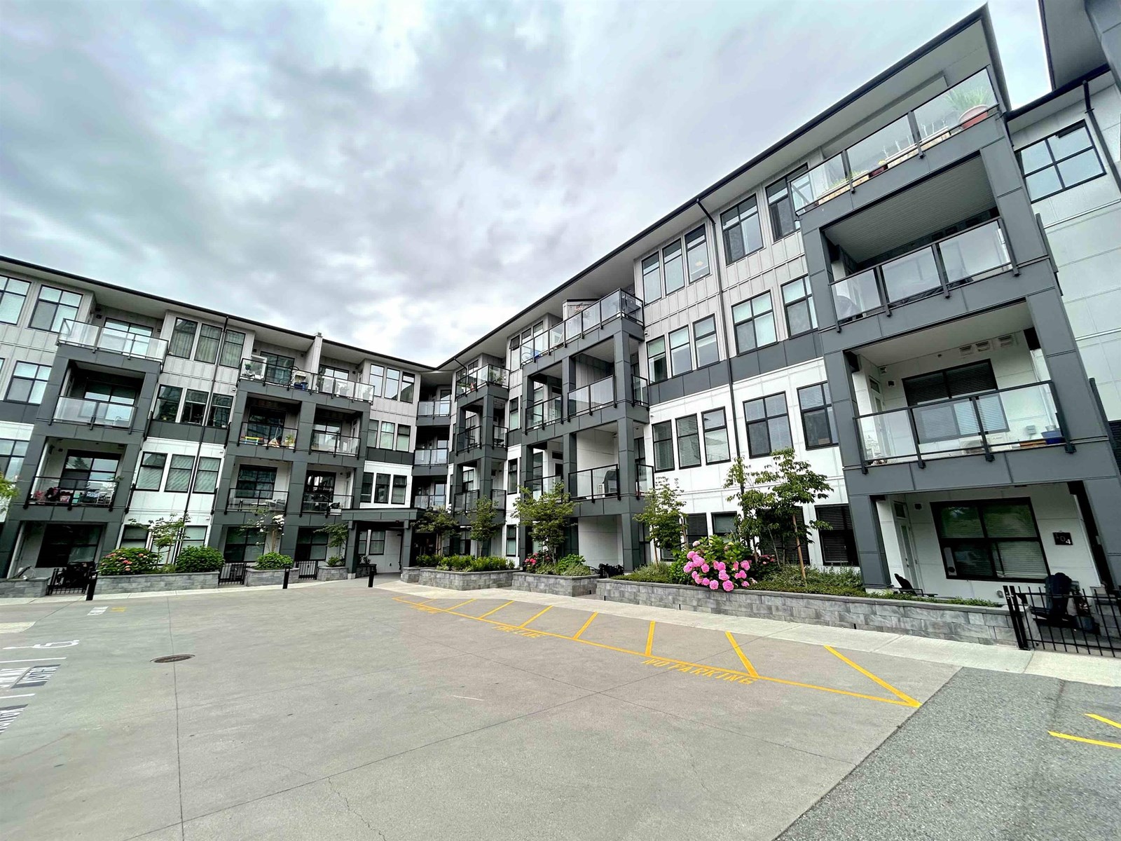 Photo 2 of 209 2120 Gladwin Road, Abbotsford BC