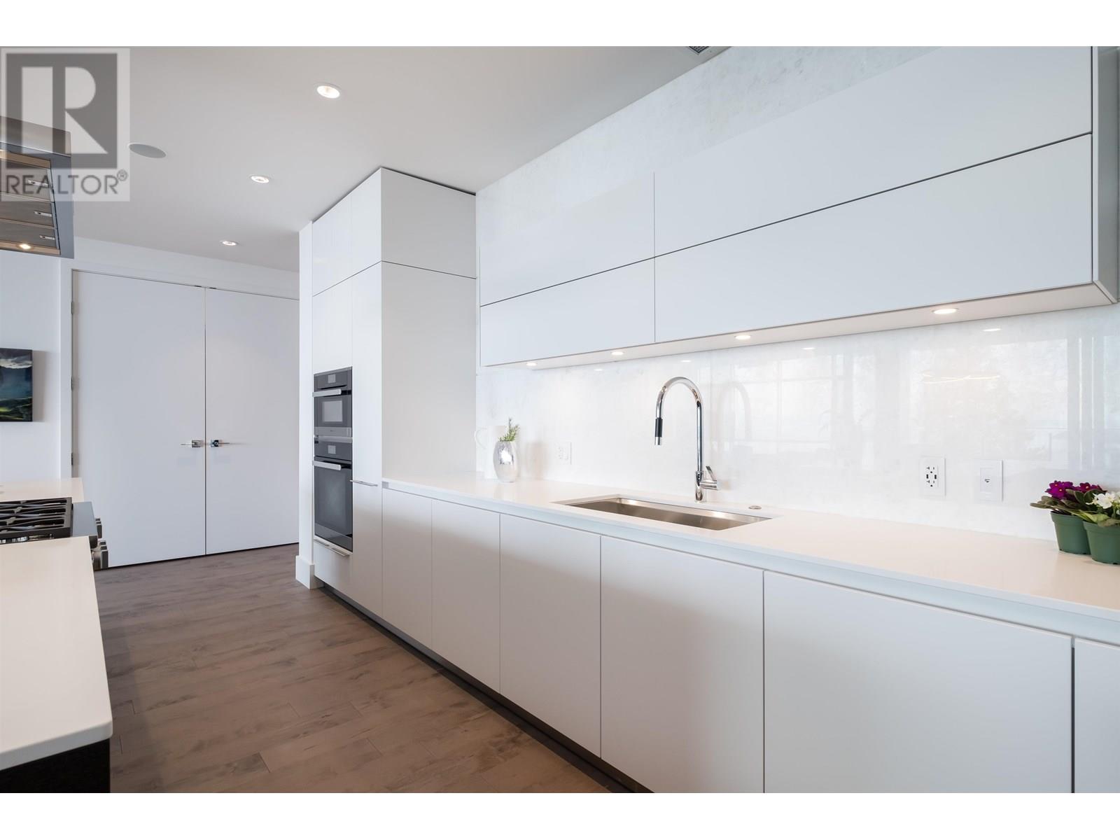 302 2958 BURFIELD PLACE, West Vancouver