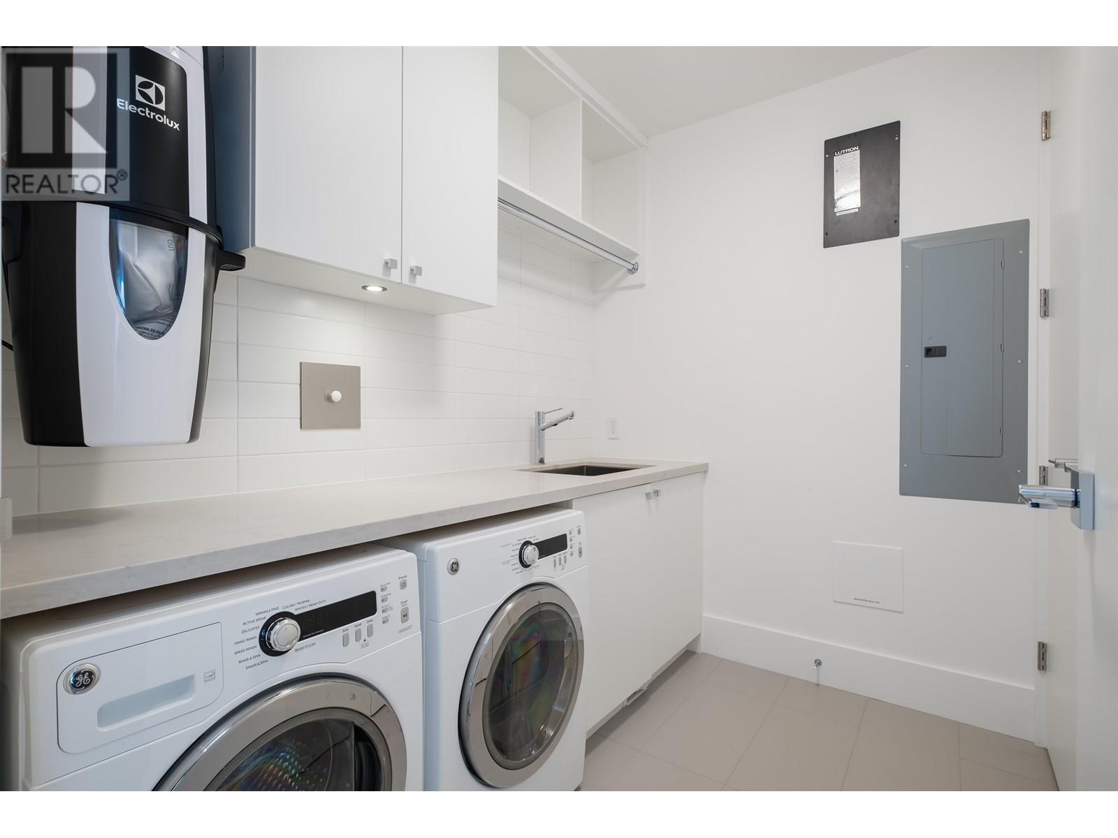 302 2958 BURFIELD PLACE, West Vancouver