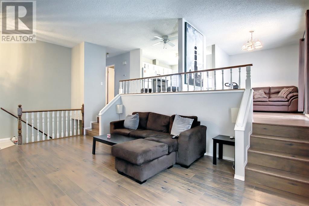 Single Family House Bi-level for Sale in  Berkley Drive NW Beddington Heights Calgary 