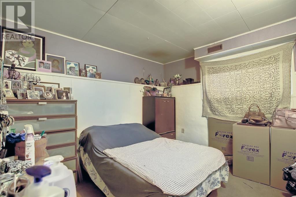 Single Family House Bi-level for Sale in  Berkley Drive NW Beddington Heights Calgary 