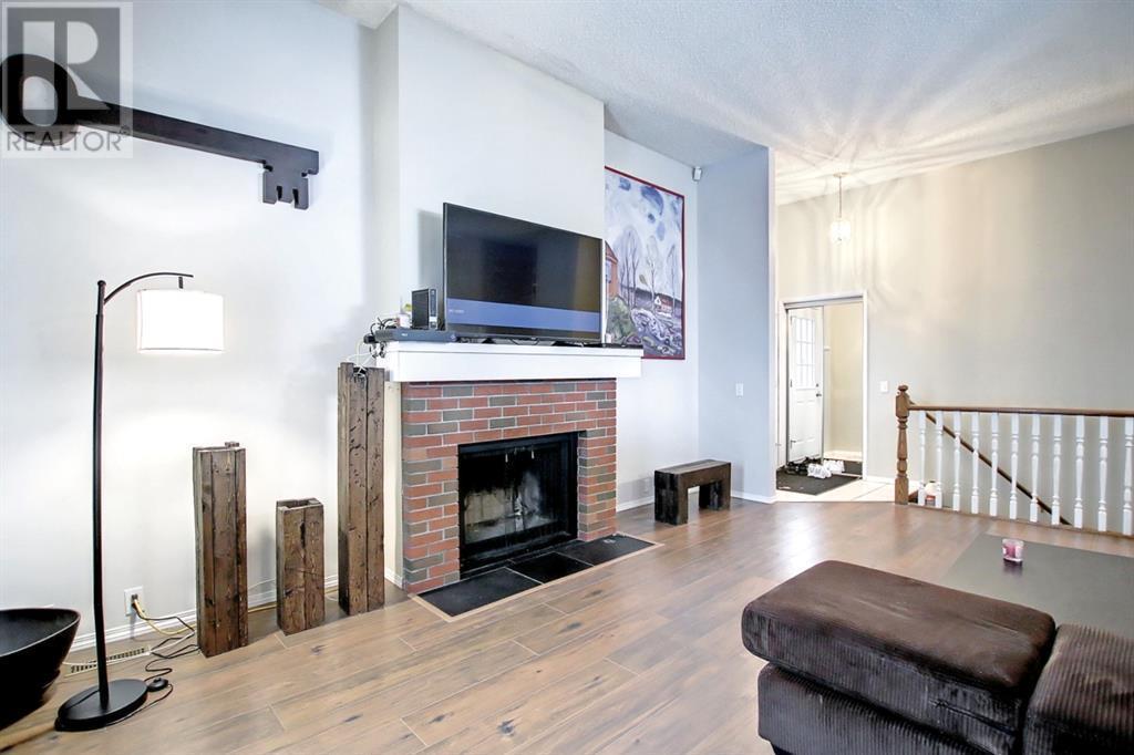 Single Family House Bi-level for Sale in  Berkley Drive NW Beddington Heights Calgary 