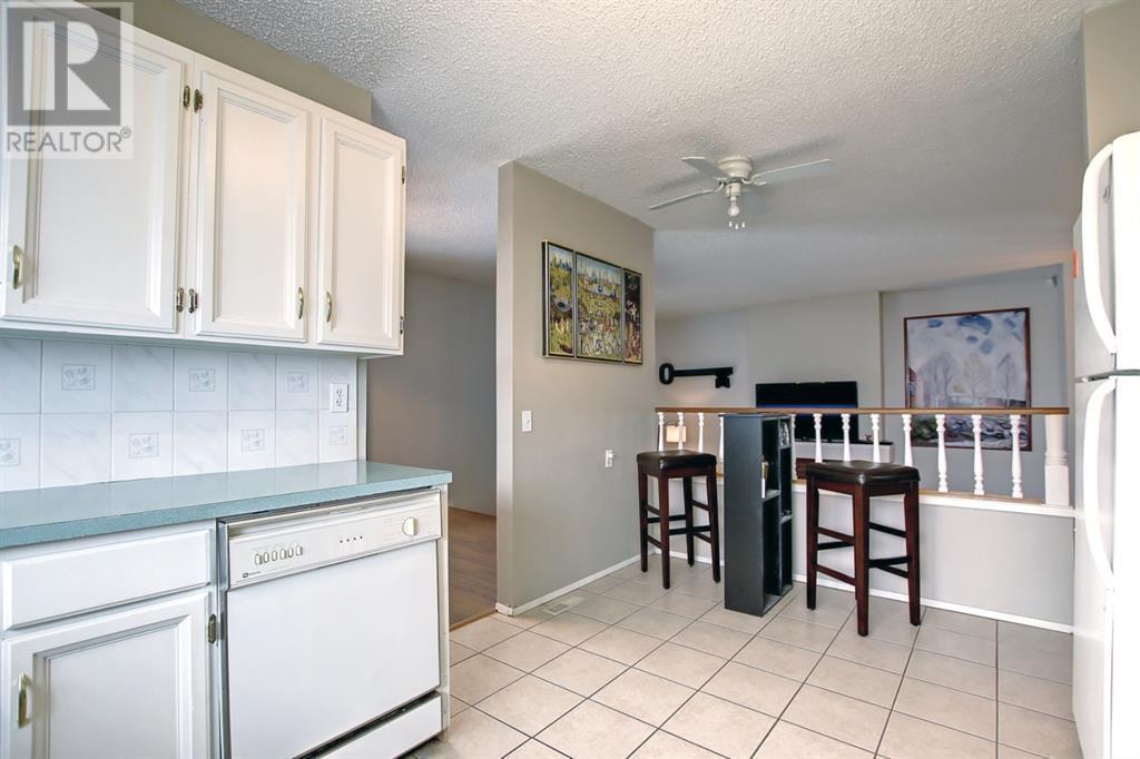 Single Family House Bi-level for Sale in  Berkley Drive NW Beddington Heights Calgary 