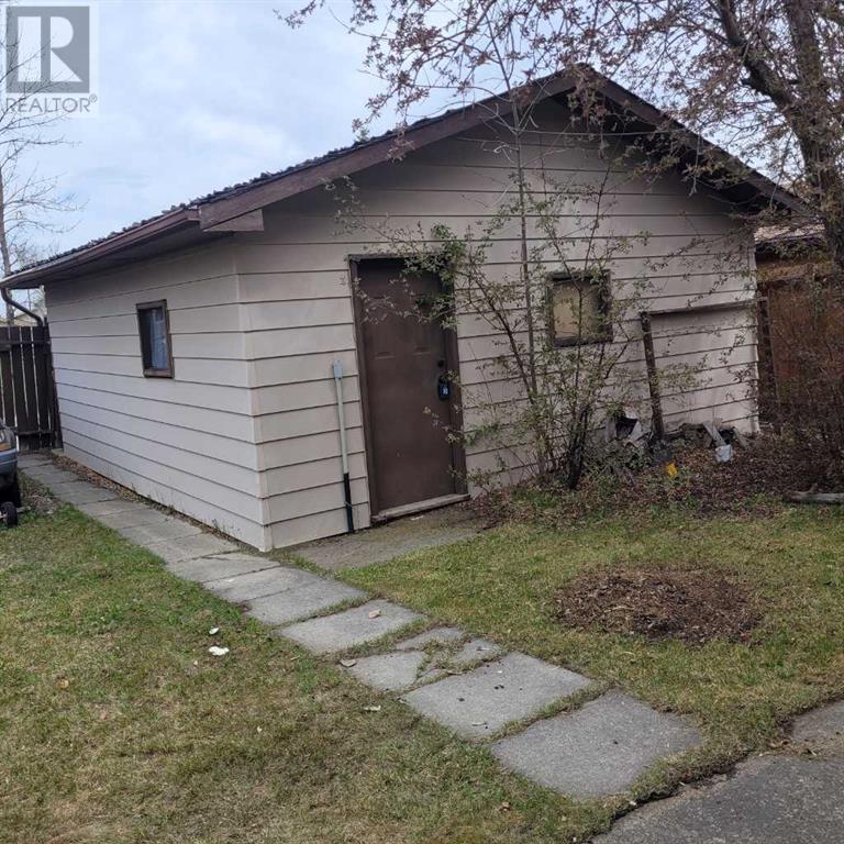 Single Family House Bi-level for Sale in  Berkley Drive NW Beddington Heights Calgary 