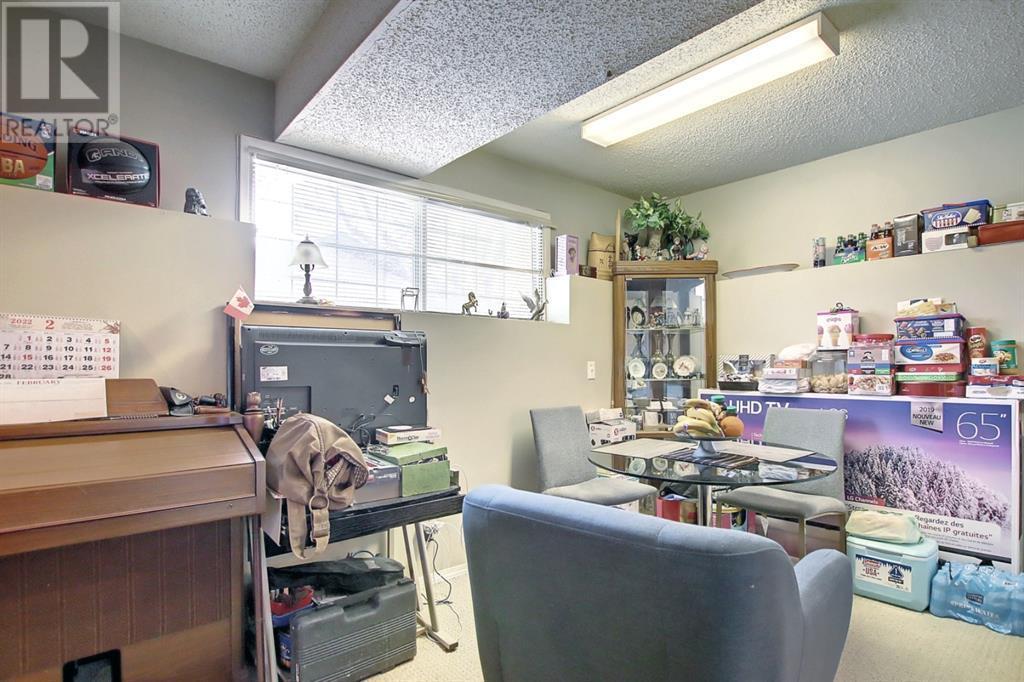 Single Family House Bi-level for Sale in  Berkley Drive NW Beddington Heights Calgary 