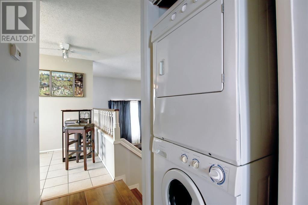 Single Family House Bi-level for Sale in  Berkley Drive NW Beddington Heights Calgary 