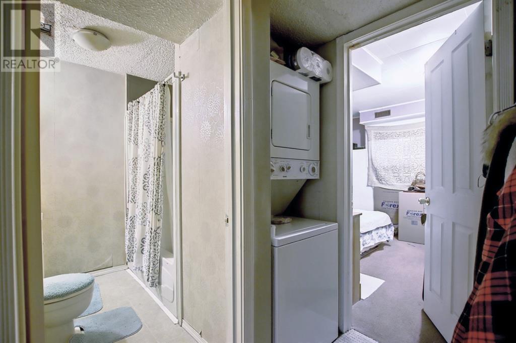 Single Family House Bi-level for Sale in  Berkley Drive NW Beddington Heights Calgary 
