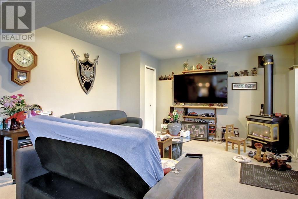 936 Berkley Drive NW, Calgary, Alberta