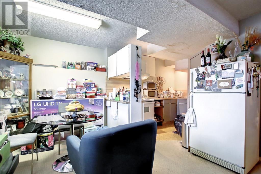 Single Family House Bi-level for Sale in  Berkley Drive NW Beddington Heights Calgary 