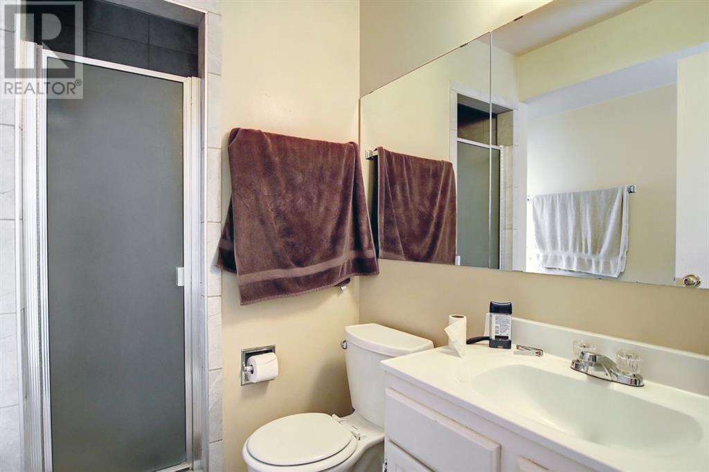 Single Family House Bi-level for Sale in  Berkley Drive NW Beddington Heights Calgary 