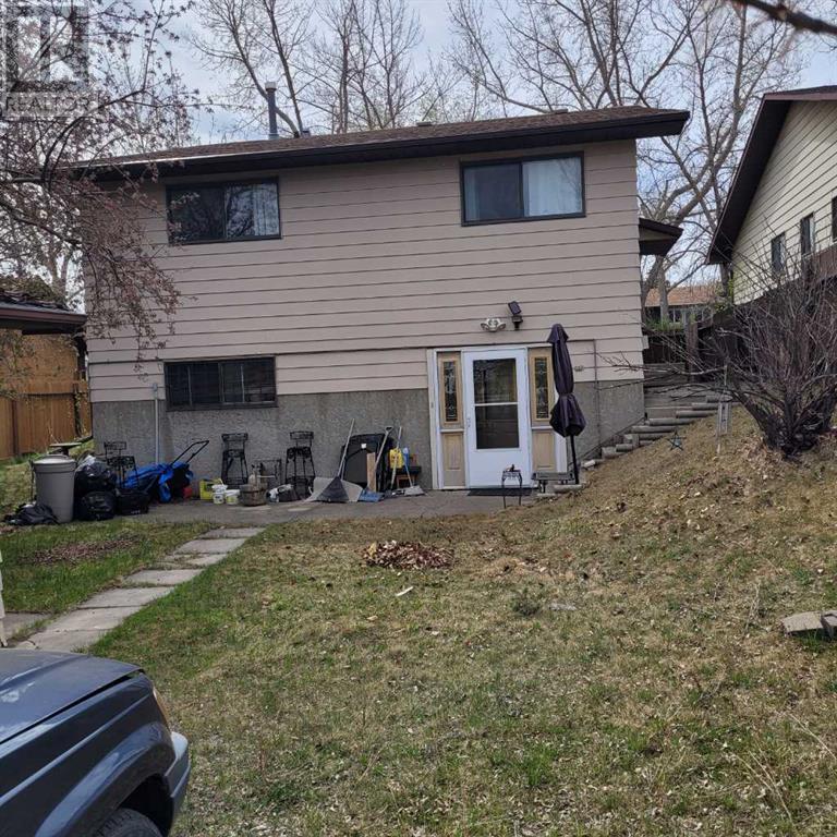 Single Family House Bi-level for Sale in  Berkley Drive NW Beddington Heights Calgary 