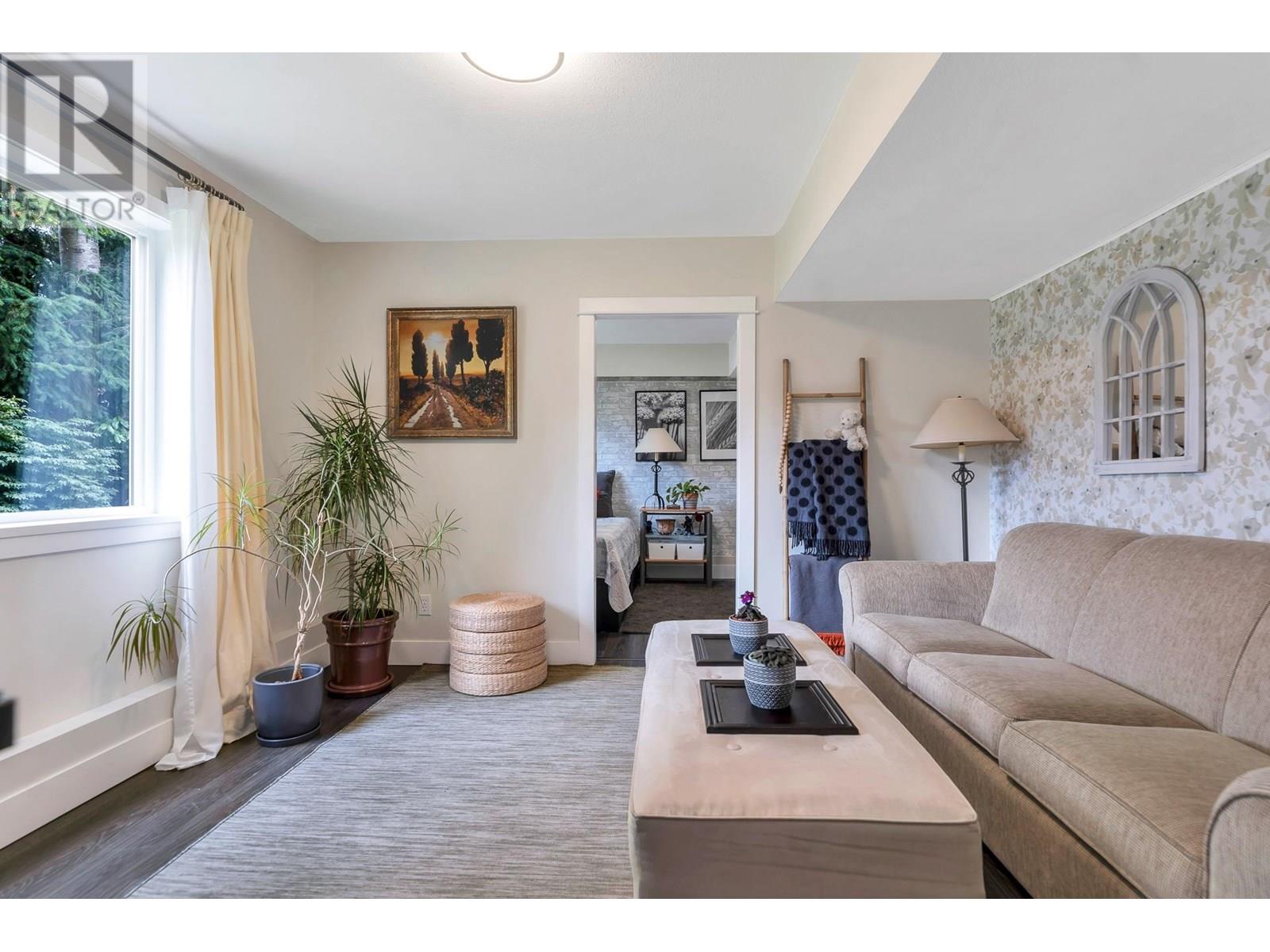 5029 6 Avenue, Delta