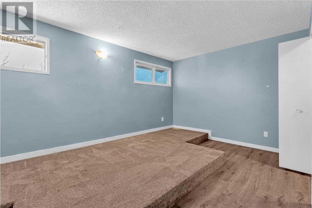 Single Family House for Sale in  Pinemill Mews NE Pineridge Calgary 