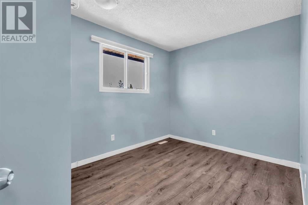 Single Family House for Sale in  Pinemill Mews NE Pineridge Calgary 