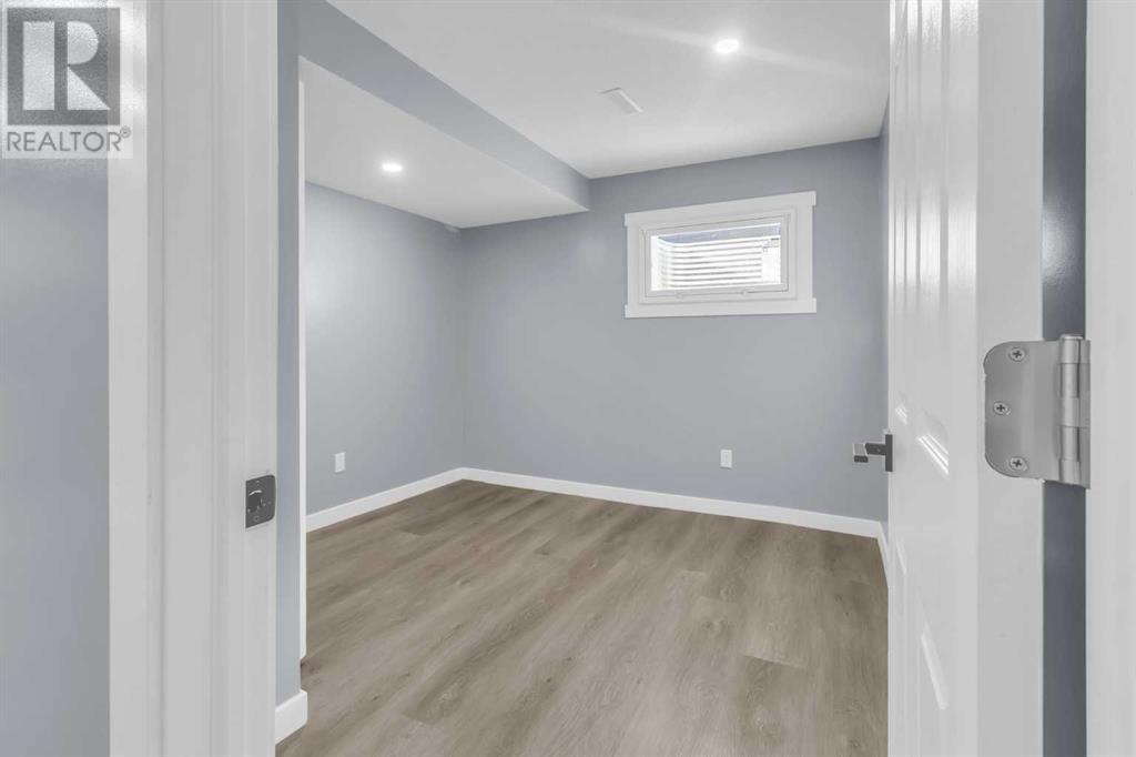 Single Family House for Sale in  Pinemill Mews NE Pineridge Calgary 