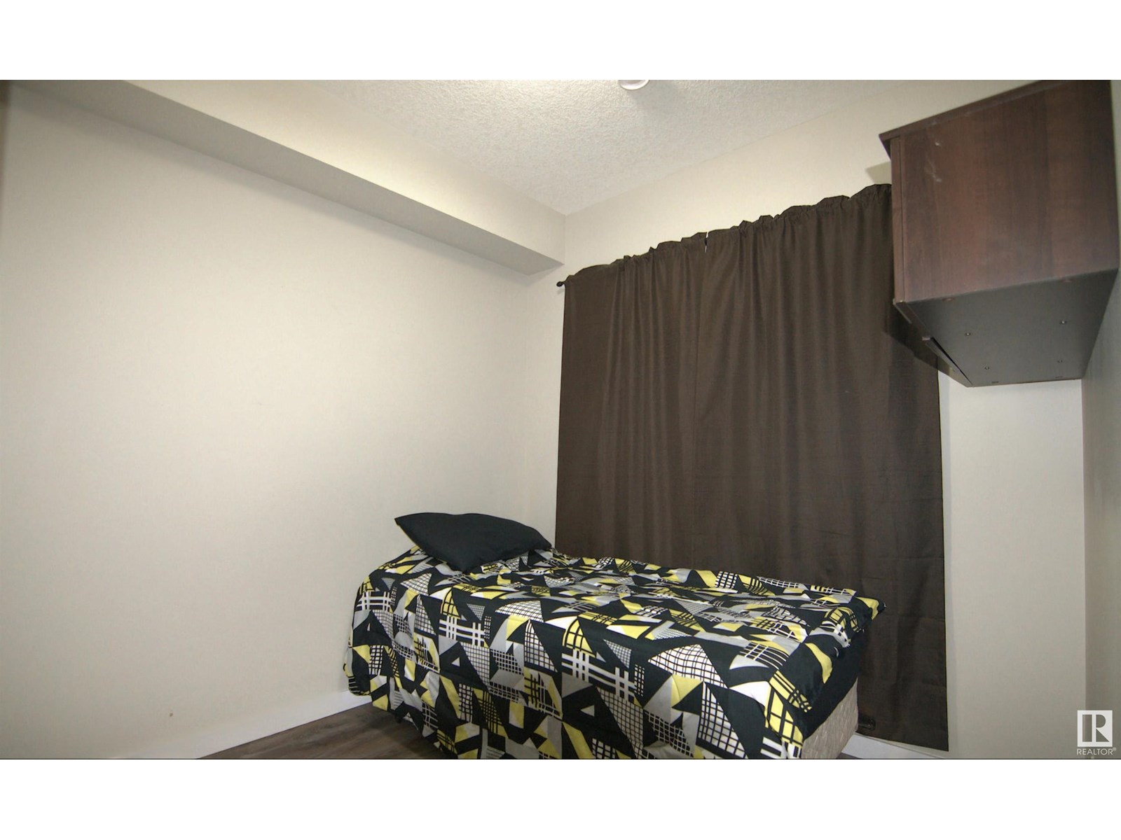 Photo 11 of 108 10518 113 St Nw, Edmonton AB