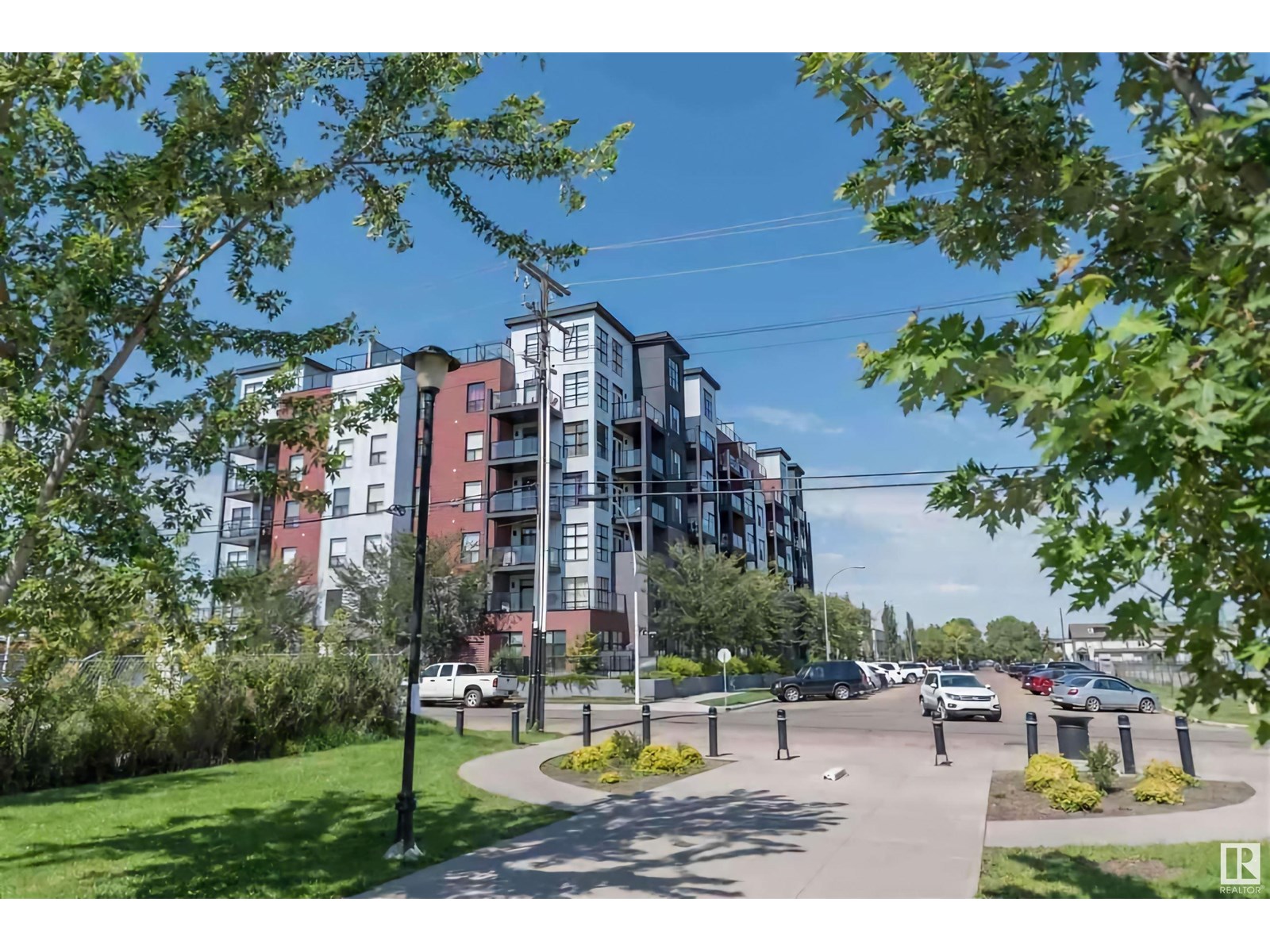 Photo 2 of 108 10518 113 St Nw, Edmonton AB