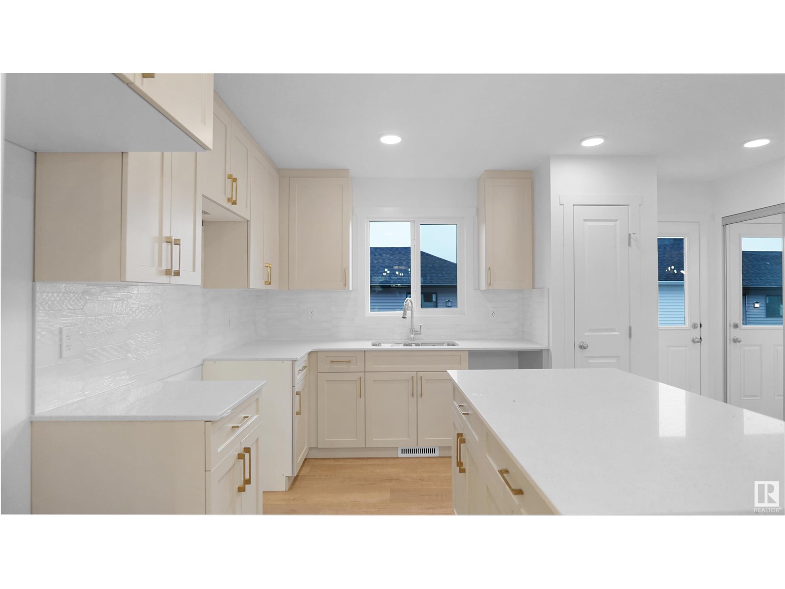 Photo 11 of 1271 Keswick Dr Sw, Edmonton AB
