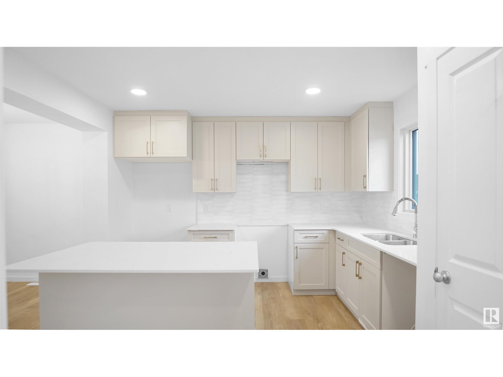 Photo 12 of 1271 Keswick Dr Sw, Edmonton AB