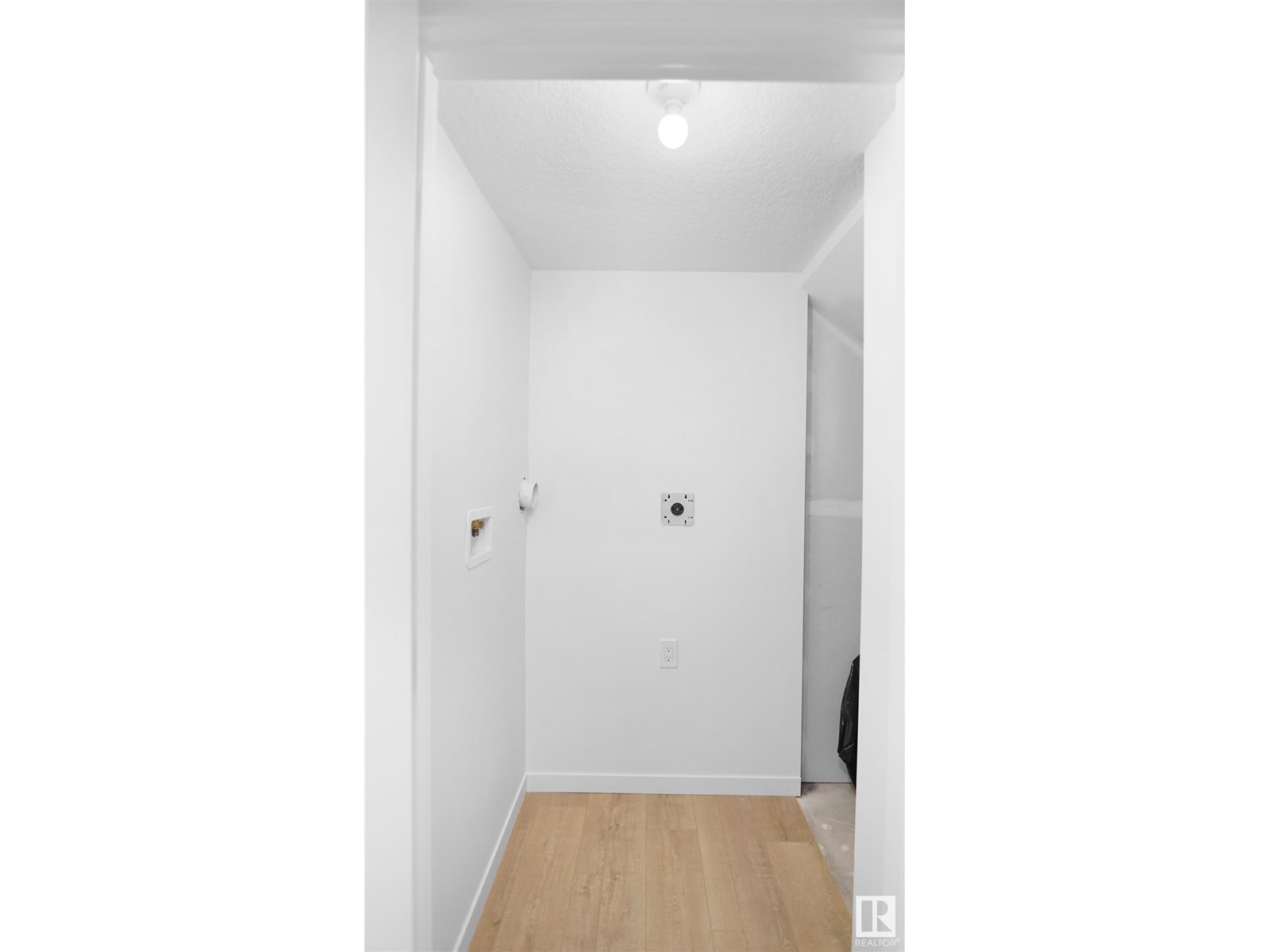 Photo 35 of 1271 Keswick Dr Sw, Edmonton AB