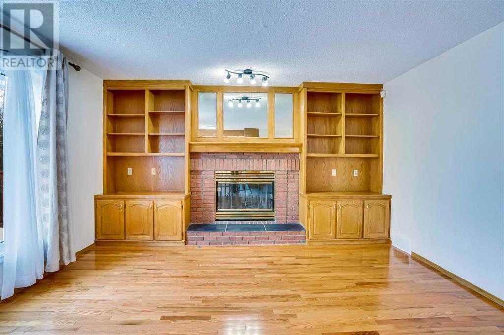 Single Family House for Sale in  Santana Road NW Sandstone Valley Calgary 